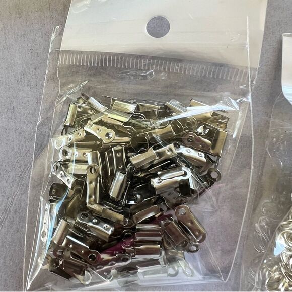 Over 10 Bags of Assorted Jewelry Making Supplies - Picture 6 of 13